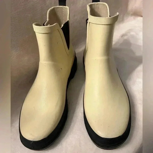 Water resistant Chelsea rain slip on ankle boots in cream color Women’s size 8 - Picture 1 of 9